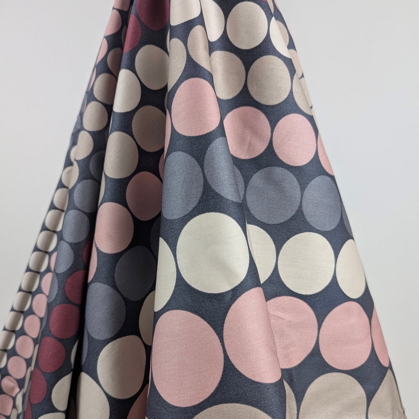 Midweight cotton - fun dots
