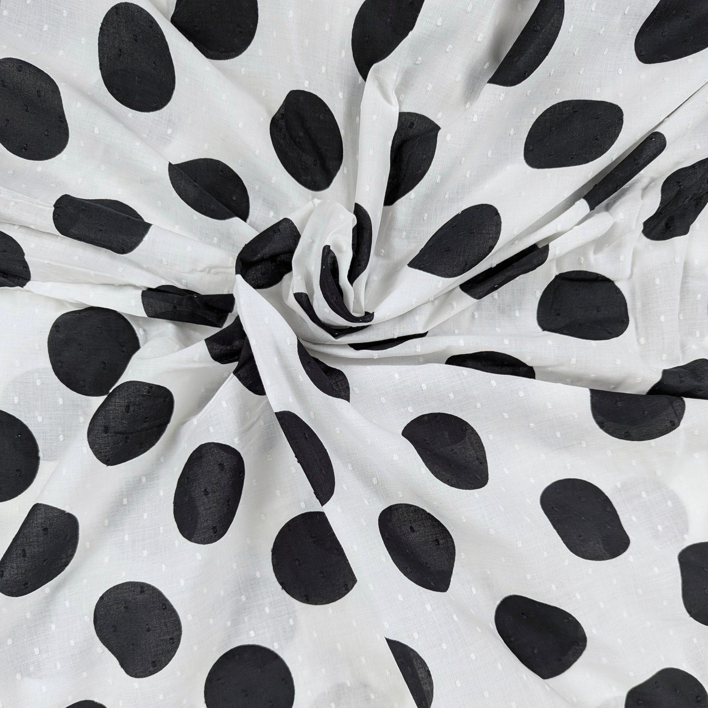 Lightweight cotton - black and white polka dots